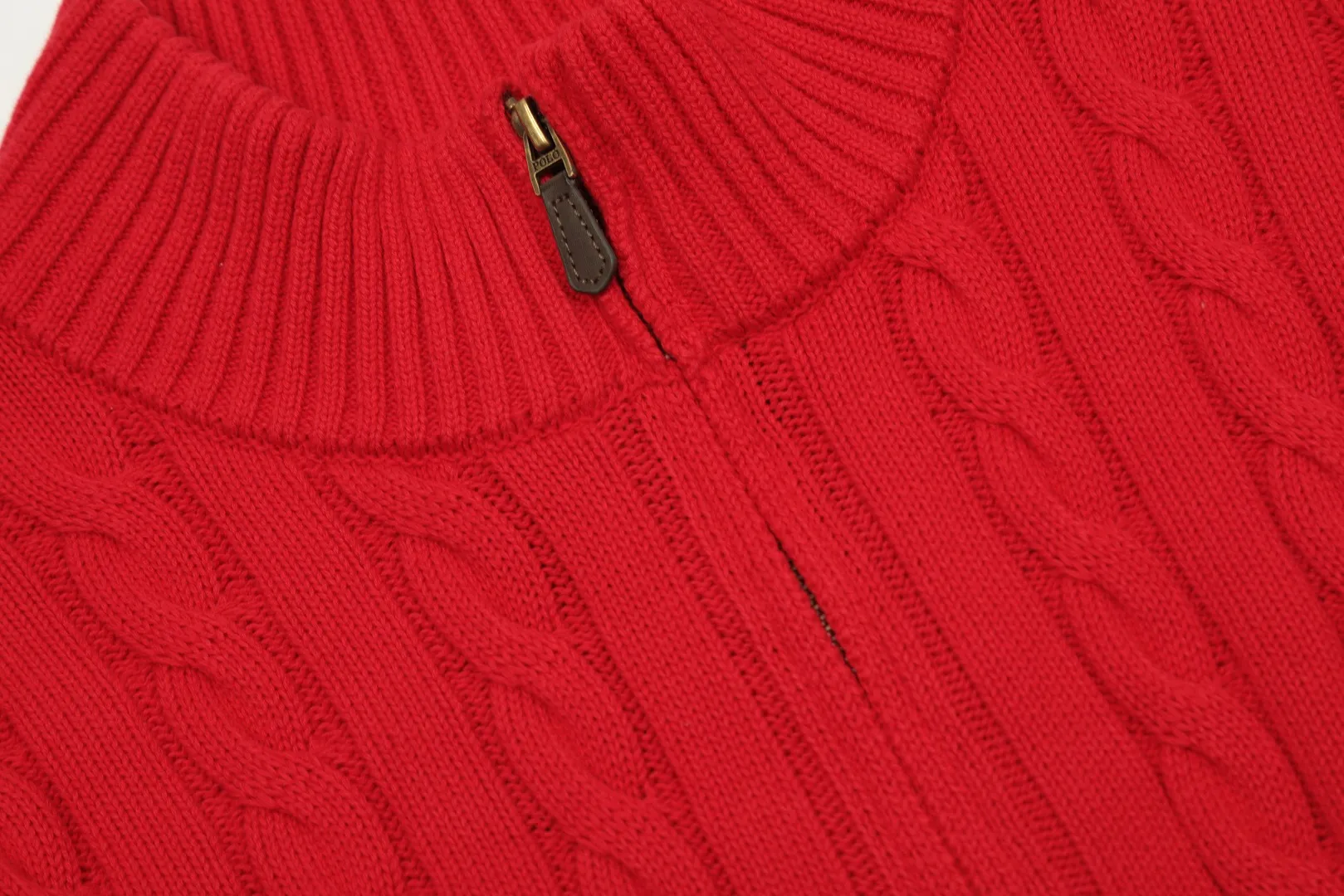 🅿️250 "Top quality" Style number: DS014# [Ralph Lauren half-zip solid color pony embroidered logo twist knitted sweater] ✅Ralph Lauren half-zip classic basic versatile unisex couple pullover sweater ✅Main supplier platform live broadcast Wholesale entity Replenish when out of stock Not removed from shelves ✅ZP quality 1:1 version Scan the code to enter the GF website Counter quality ✅Detailed quality The only one in Guangzhou Imported quality cotton yarn, focusing on high-end, cost-effective, good quality needless to say ✅The version is restored to the original order, the maximum size can be worn up to 200 pounds, loose, comfortable and stress-free ✅The upper body is simple and easy to match, ootd must-have style, good-looking clothes are never picky, a must-have wardrobe recommendation Size: S-XL Color: Navy blue, off-white, black, gray, khaki, light blue, yellow, pink, olive green, Chinese red